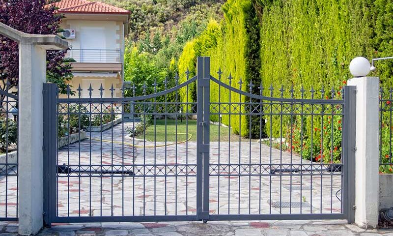 Welche Lösungen für Zaun-Toranlagen gibt es?