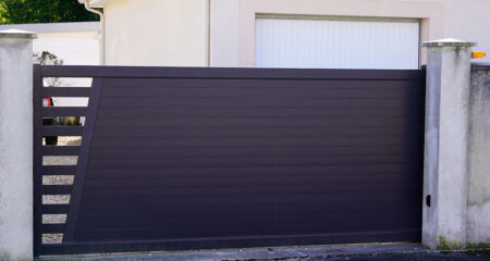 Worin unterscheiden sich Dreh- von Schiebetoren?