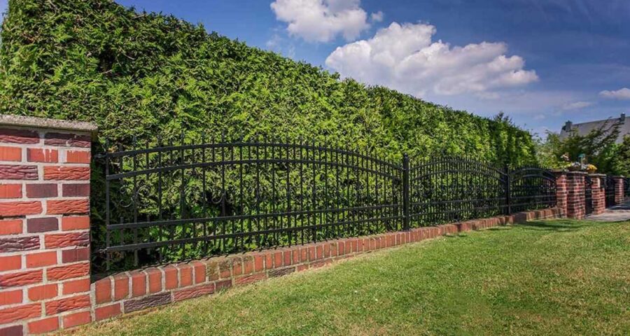 Wie gestaltet man eine schöne Zaunanlage?