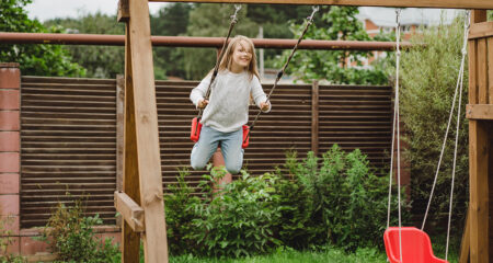 Wie zäunt man den Garten kindergerecht ein?