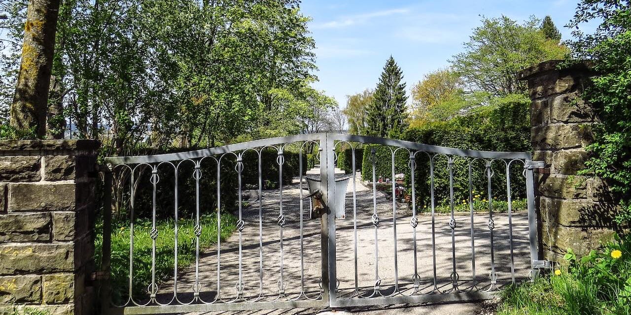 Warum ein Gartentor nach Maß die beste Wahl ist